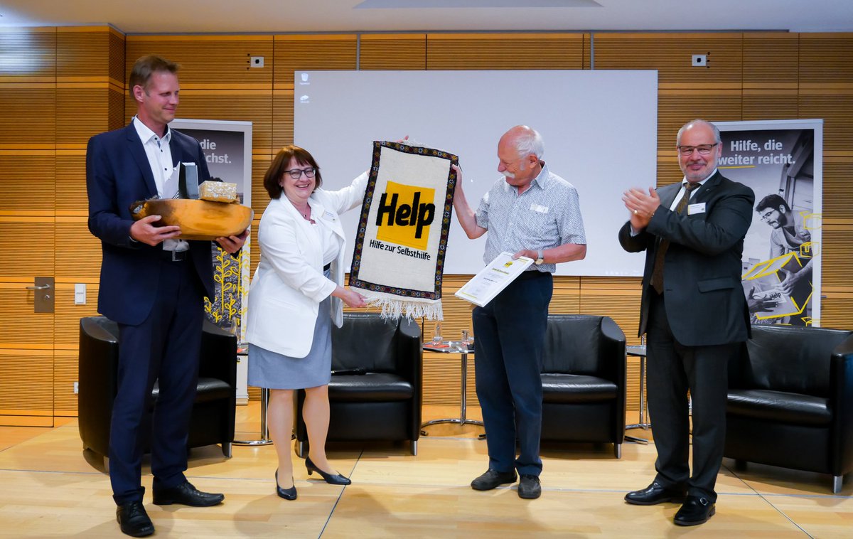 Help Chain tweet media