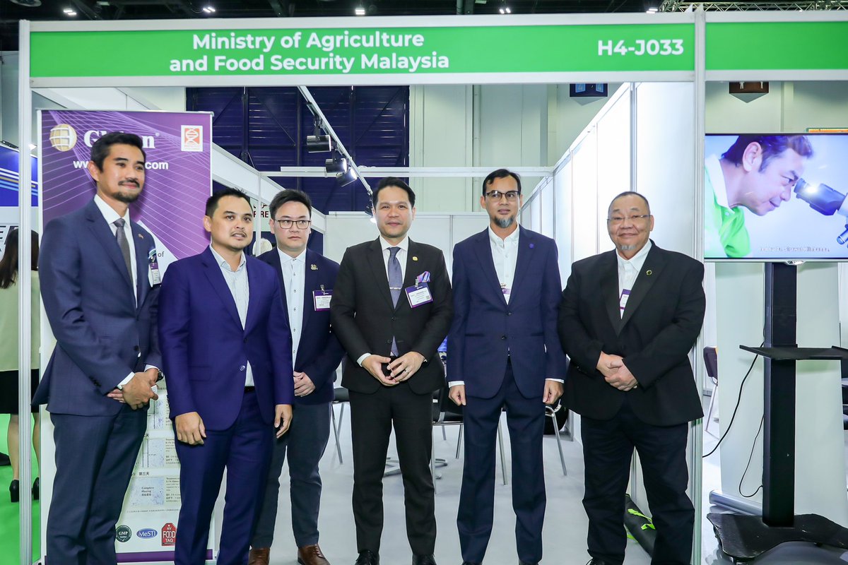 GrowtechME's tweet photo. The stage is set for the final day of global collaboration at #AgraME as we welcome the esteemed Ambassador and Consul General of Malaysia Mohd Fadly Amri Aliaman - Consulate of Malaysia 🇲🇾 🤝
🔗 Register here for FREE : https://t.co/YLIe0n7J3Y https://t.co/FZONYJUUZg