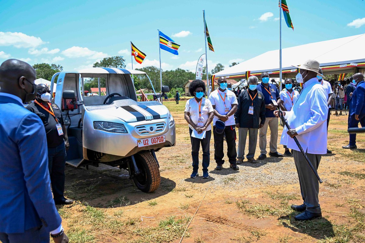 BingwaSolutions's tweet photo. 𝐏𝐈𝐂𝐓𝐔𝐑𝐄𝐒

The President of Uganda @KagutaMuseveni launches the @BingwaSolutions.

#UgAt61 #MadeInUganda #UGTusimbudde23 https://t.co/00B0qwOQQg