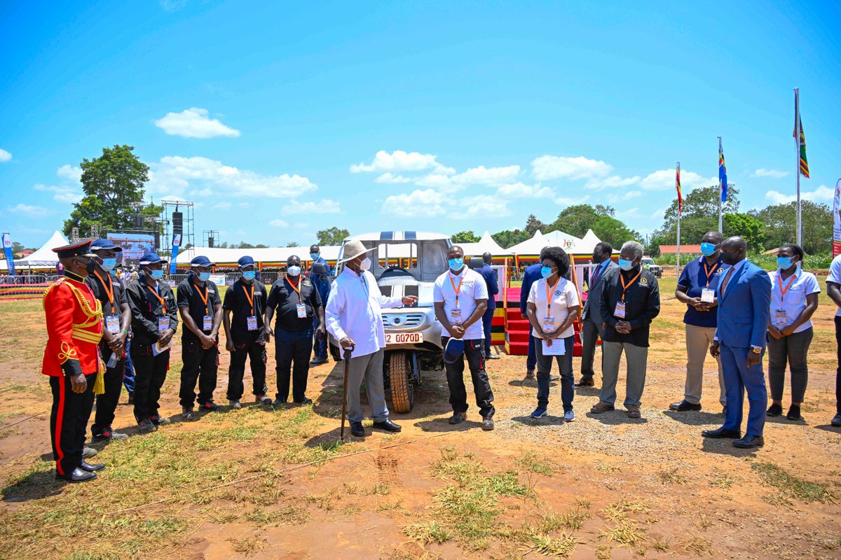 BingwaSolutions's tweet photo. 𝐏𝐈𝐂𝐓𝐔𝐑𝐄𝐒

The President of Uganda @KagutaMuseveni launches the @BingwaSolutions.

#UgAt61 #MadeInUganda #UGTusimbudde23 https://t.co/00B0qwOQQg