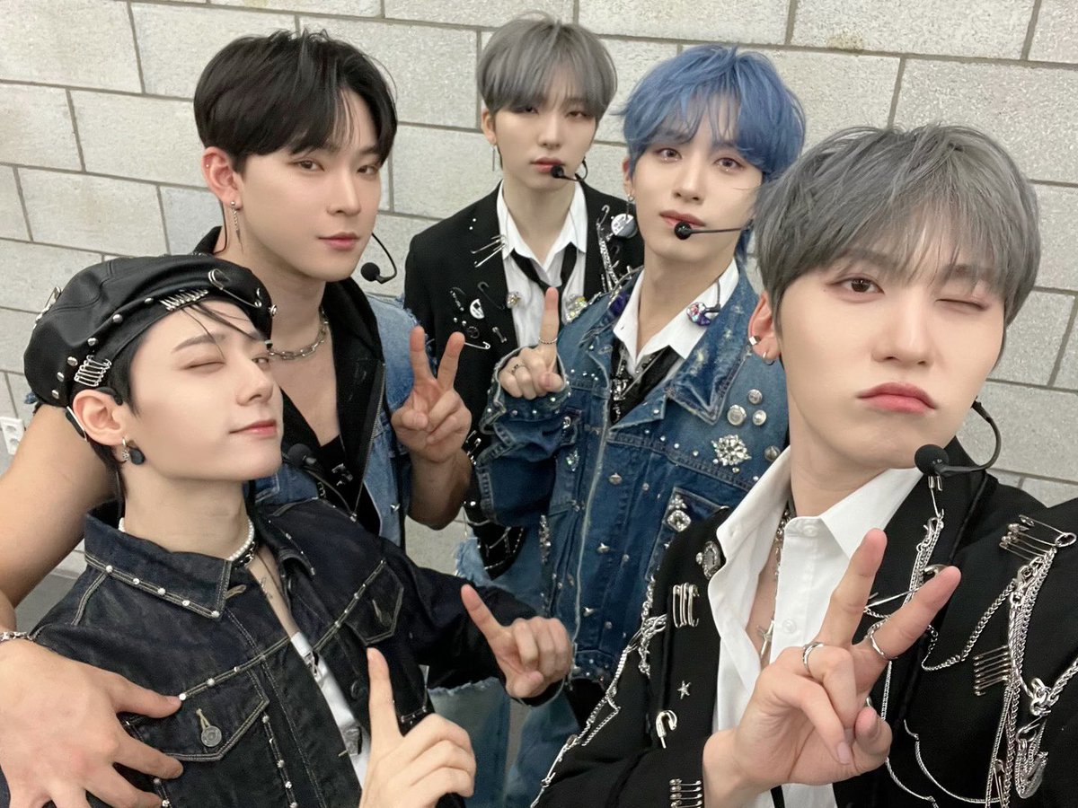 official_ONEUS's tweet photo. [#원어스]

✨원어스 더쇼 초이스 1위 후보✨

💧 스타 플래닛 앱 다운로드 후
5회까지 투표가 가능하오니 
'원어스 Baila Conmigo'
에 많은 투표 부탁드려요 💧

📍 Android
✔️ https://t.co/PQ469ICLmb

📍 IOS
✔️ https://t.co/PppMDAQRoZ 

#ONEUS #La_Dolce_Vita 
#Baila_Conmigo https://t.co/zkME1J6V7C