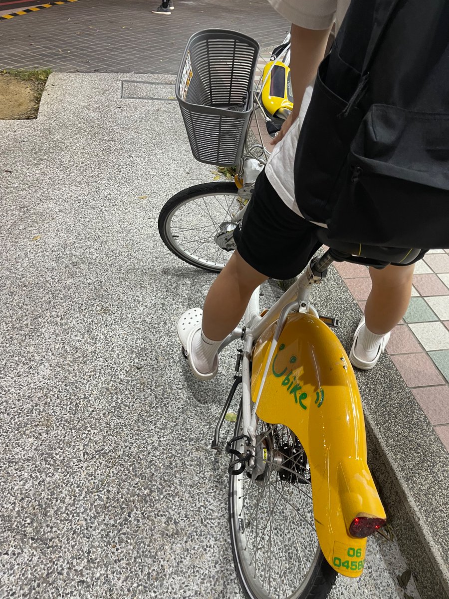 JhushD's tweet photo. 學生弟的腿真的好可口
#奶狗 #台中帥哥 https://t.co/VlCcMfLexr