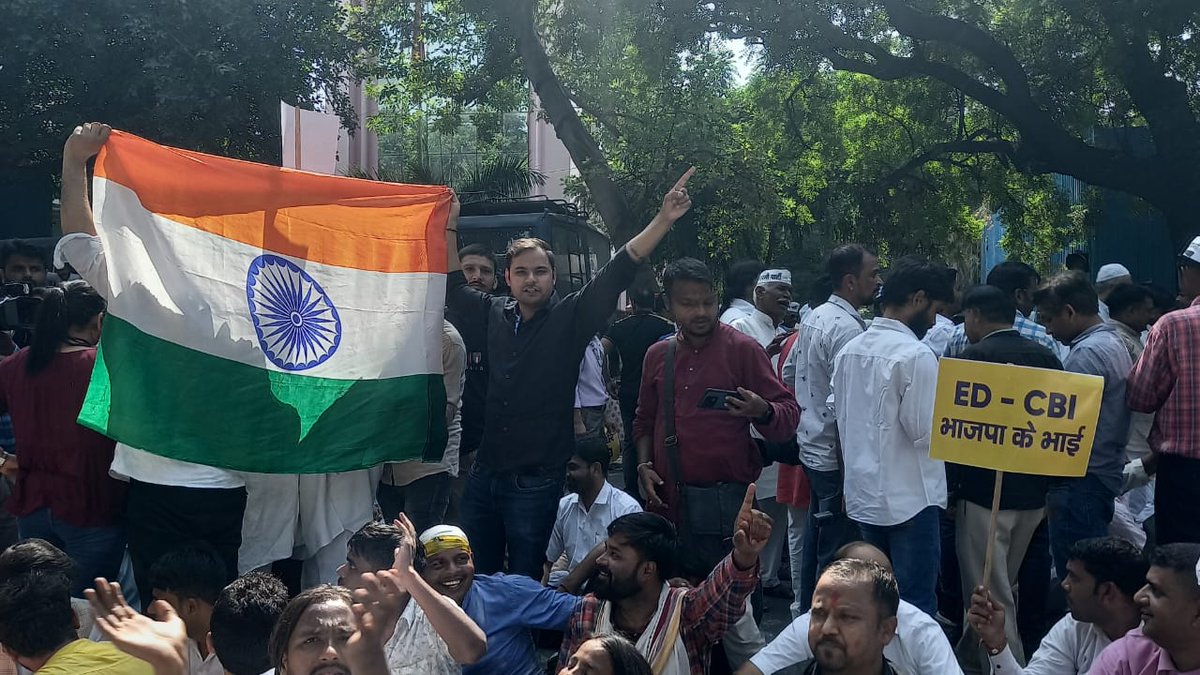 mukulgautamAAP's tweet photo. एक-एक लहू की बूंद से इन्कलाब लिखेंगे
ऐ तानाशाह! तेरे हर जुल्म का हिसाब लिखेंगे

#संजय_सिंह_शेर_है 

@AAPUttarPradesh @ankitpariha_r @PankajAwanaAAP @dhir1508 https://t.co/VXSMcPTQQY