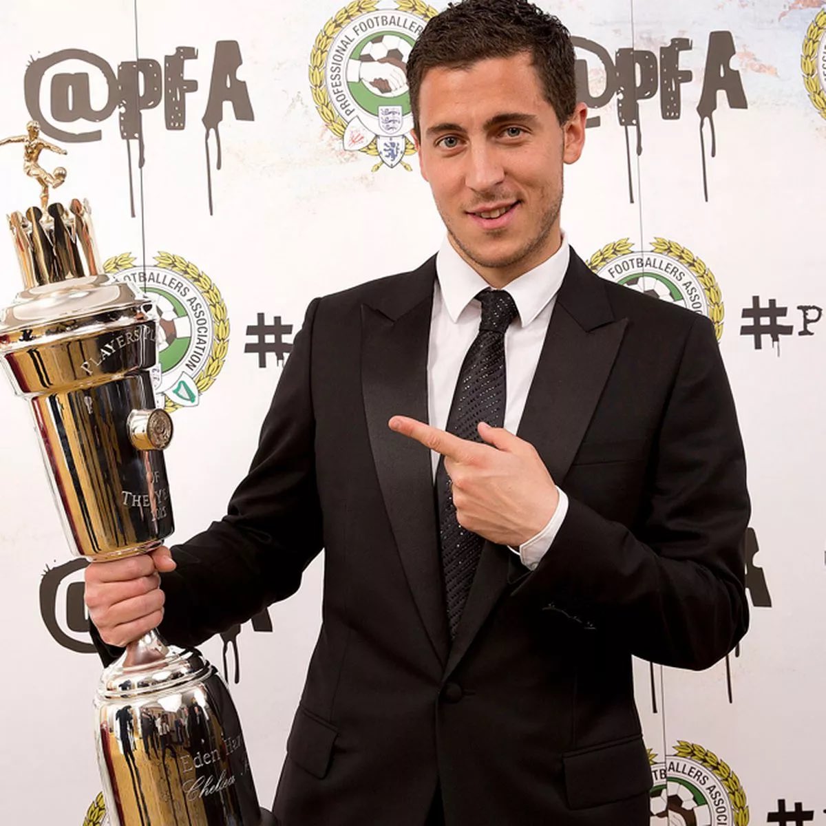 JohyanCruyff's tweet photo. In all my years of watching this football club I have never seen anyone more talented or special than this man, Eden Hazard gave me joy that words cannot describe

Every action had meaning, every touch was sublime, every dribble was majestic, he wasn’t just the best Premier League winger I’ve ever seen, but also the best player I’ve ever seen at this football club, some may disagree but nobody would argue he’s one of the best to put on a Chelsea shirt

Every time I watched him I felt like a child who had just discovered their love for the game, when the going got tough he was there to bail us out, when our mood was down his way of playing lifted us up, when we were successful he was the man behind the stings, if people didn’t view the game purely from G/A & saw the game with their eyes there’s no doubt he would be rated much higher, but Chelsea fans know, we know the truth 

And so I wish him nothing but happiness in retirement, if Drogba was the king of the bridge then Hazard was the prince, thank you for the wonderful moments you gave us, thank you for signing for the Champions League winners, thank you for it all💙