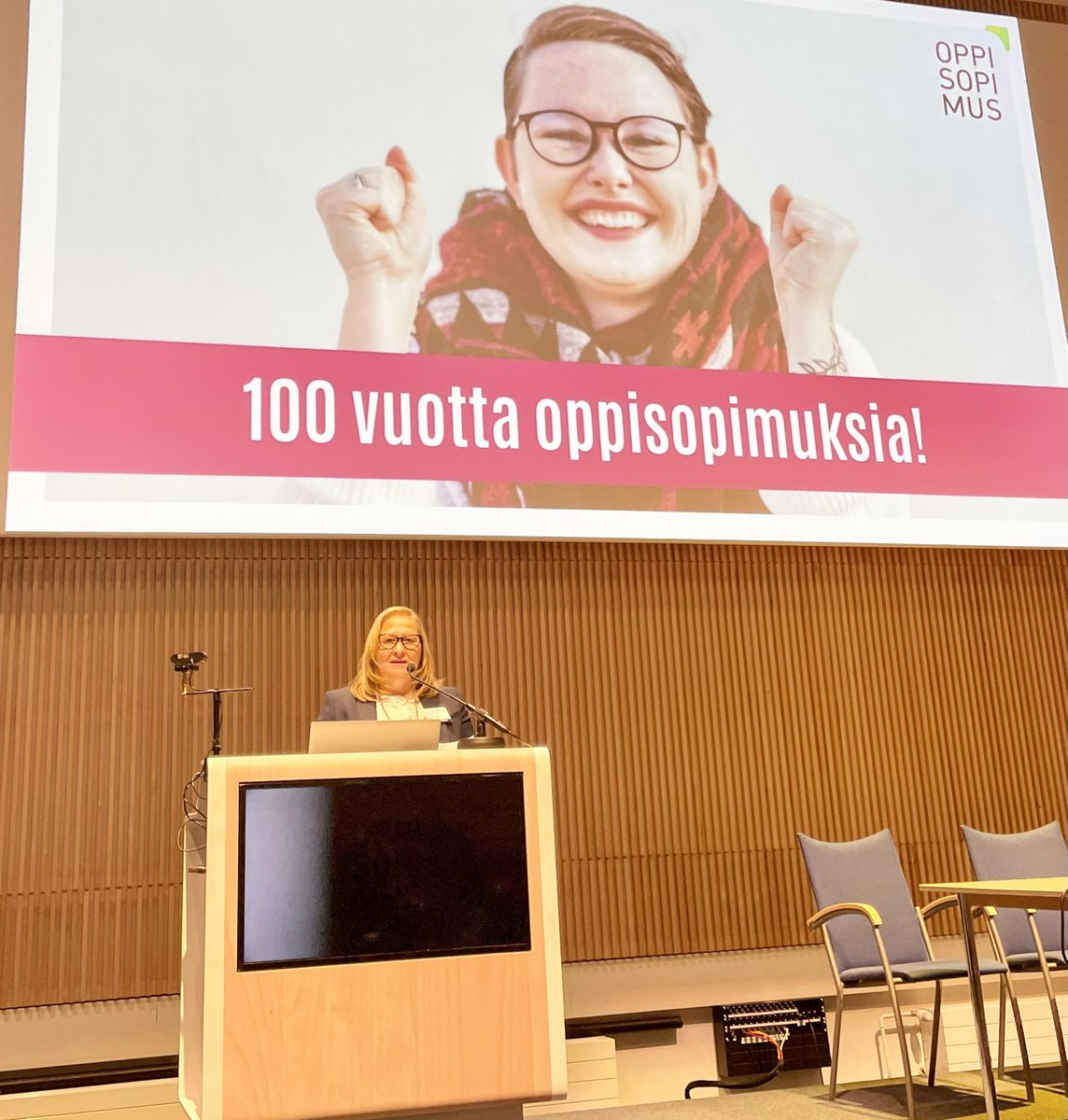 Oppisopimus täyttää sata vuotta. Tänään juhlistetaan asiaa Suomen Oppisopimusosaajien seminaarissa Tampereella. <a href="/leinonen_mari/">Anna Mari Leinonen</a> avasi seminaarin. #opsory #oppisopimusosaajat #oppisopimus100vuotta