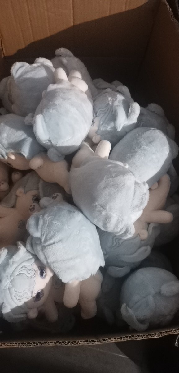 #무속성_자양
현재 인형 생산은 완료 되었으며 품질 검사를 기다리는 중이라고 합니다!
월말 전에 발송 예정이니 조금만 더 기다려주시면 감사하겠습니다🙇