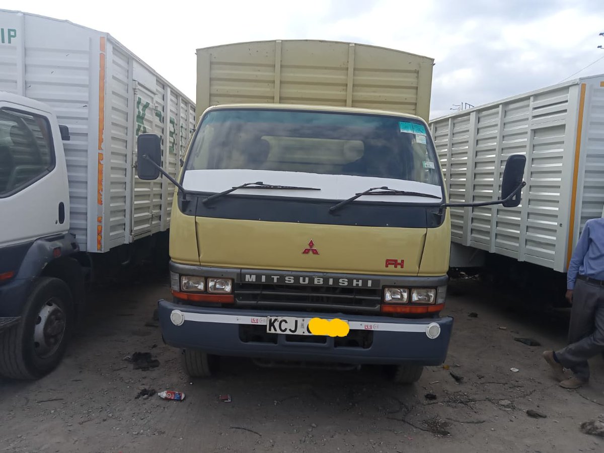 WritingAcademc's tweet image. Very clean FH, cabin it is original paint, PRICE 3.350m neg 0712096051

#landforsale #nyumba #kenyaproperty #magarinafuu #magari #cardealer #secondhandcarskenya #toyota #cars #frr #fuso

Mike Mondo Gaza Carrefour Runda Gardens KPLC Sabina Chege