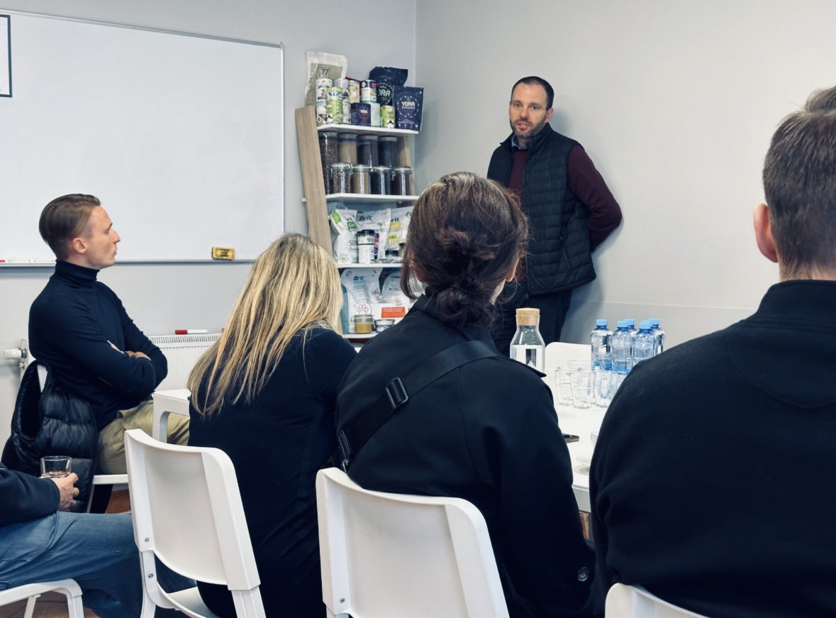 GoslinskiPiotr's tweet photo. 🐛🐛 Trwa Dzień Inwestora w spółce HiProMine. Emitent będzie też miał prezentację podczas GPW Innovation Day 26-27 październik #robaki #białko https://t.co/LFPRZ53hHQ