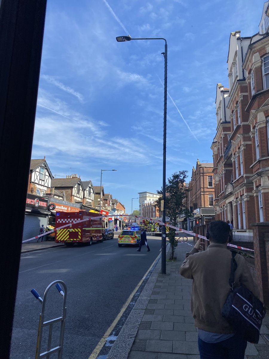 lukescandyfloss's tweet photo. Big gas explosion in #willesdengreen https://t.co/ROc9ITw33Z