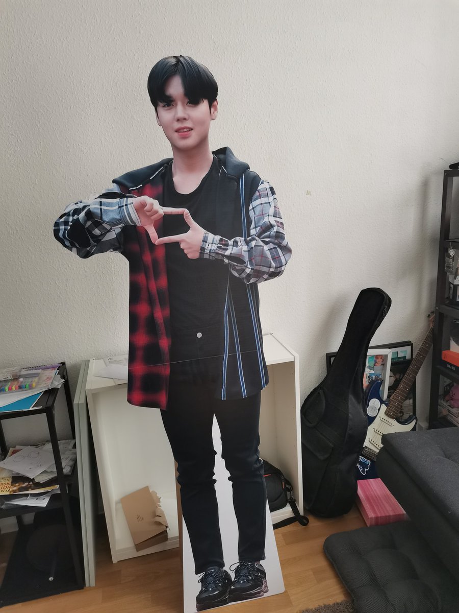 My friends are crazy 😂 Soon ia my birthday...and...WHAT I'VE RECEIVED AS A GIFT 😂😂😂 My friends are the best one, I'm telling you

#박지훈 #PARKJIHOON