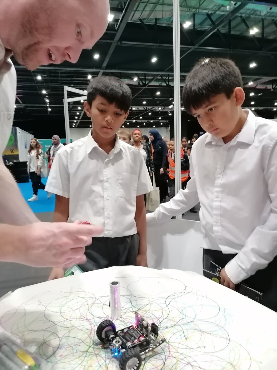 OrleyFarmSchool's tweet photo. On Monday, Y8 had an amazing day at the @newscientist Live festival at @excellondon. Through fascinating talks and activities, the STEAM subjects were brought to life, inspiring a new generation of future scientists & engineers. #ofsscience #ofscuriosity #ofsgoodjudgement https://t.co/QXeJLi5caJ