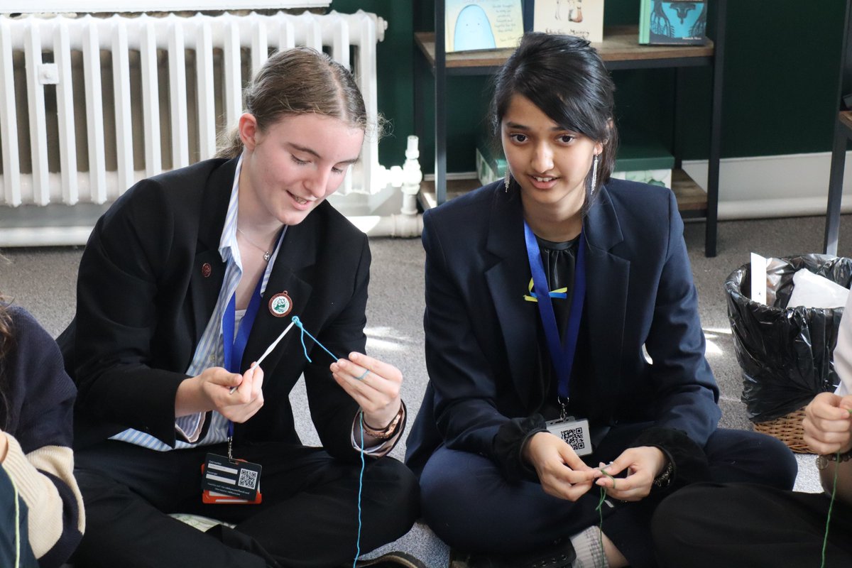 PipersCornerSch's tweet image. This week, #PipersSixthForm have been busy taking part in the Starfish Kindness Project by crocheting 100 little starfish to give to #PipersYear7. 
A wonderful wellbeing lunchtime initiative for the students, as well as a mindful break from their UCAS applications.…