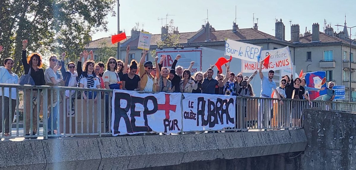 grenouille1789's tweet image. La lutte pour la reconnaissance en #REPplus du #Collège #LucieAubrac de #Givors continue.
#Grève et mobilisation du 10 octobre.
Pour une #Education 
avec les moyens necessaires à son efficacité !!
#SoutienAuCollègeLucieAubrac !!