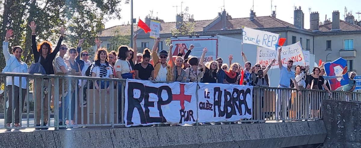 grenouille1789's tweet image. La lutte pour la reconnaissance en #REPplus du #Collège #LucieAubrac de #Givors continue.
#Grève et mobilisation du 10 octobre.
Pour une #Education 
avec les moyens necessaires à son efficacité !!
#SoutienAuCollègeLucieAubrac !!