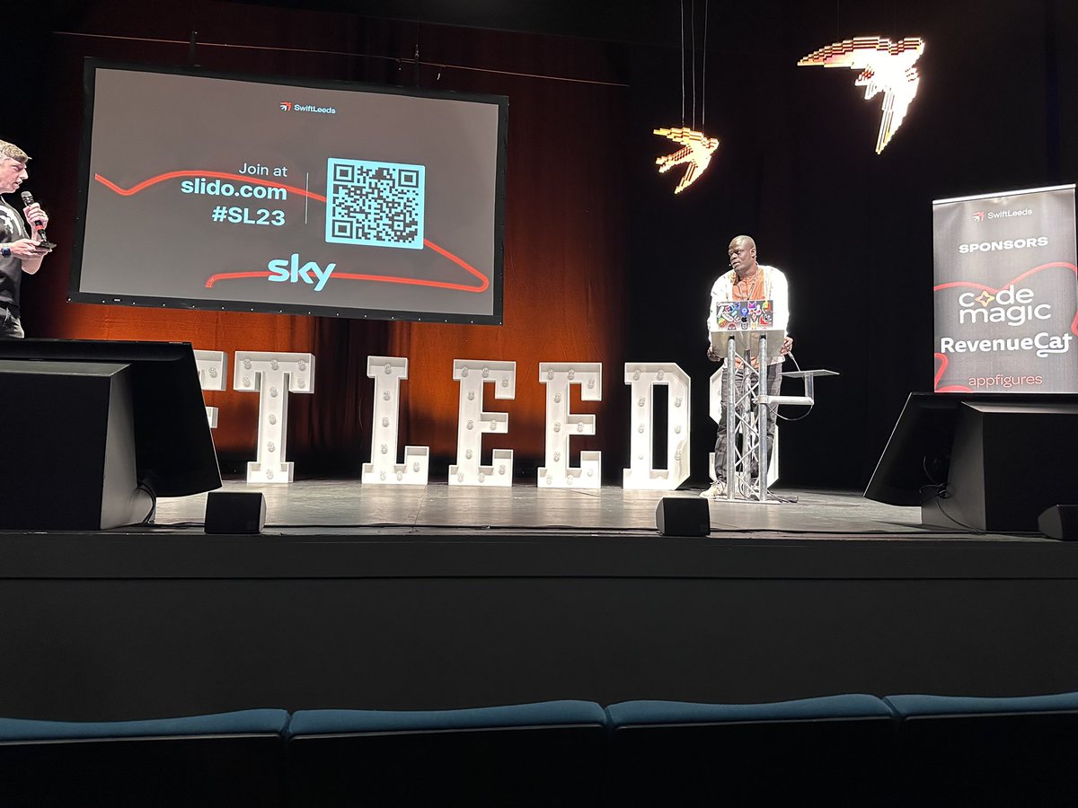 amos_gyamfi's tweet image. SwiftUI Navigation from @bionik6 is starting at #swiftleeds.