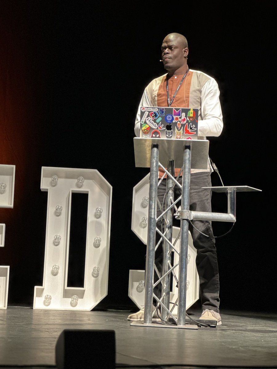 amos_gyamfi's tweet image. SwiftUI Navigation from @bionik6 is starting at #swiftleeds.