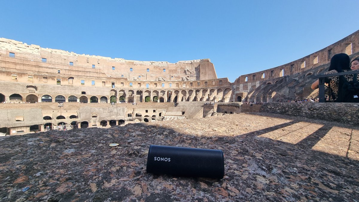 Yesterday we visited the #Colosseum with our @Sonos #roam #roaminrome