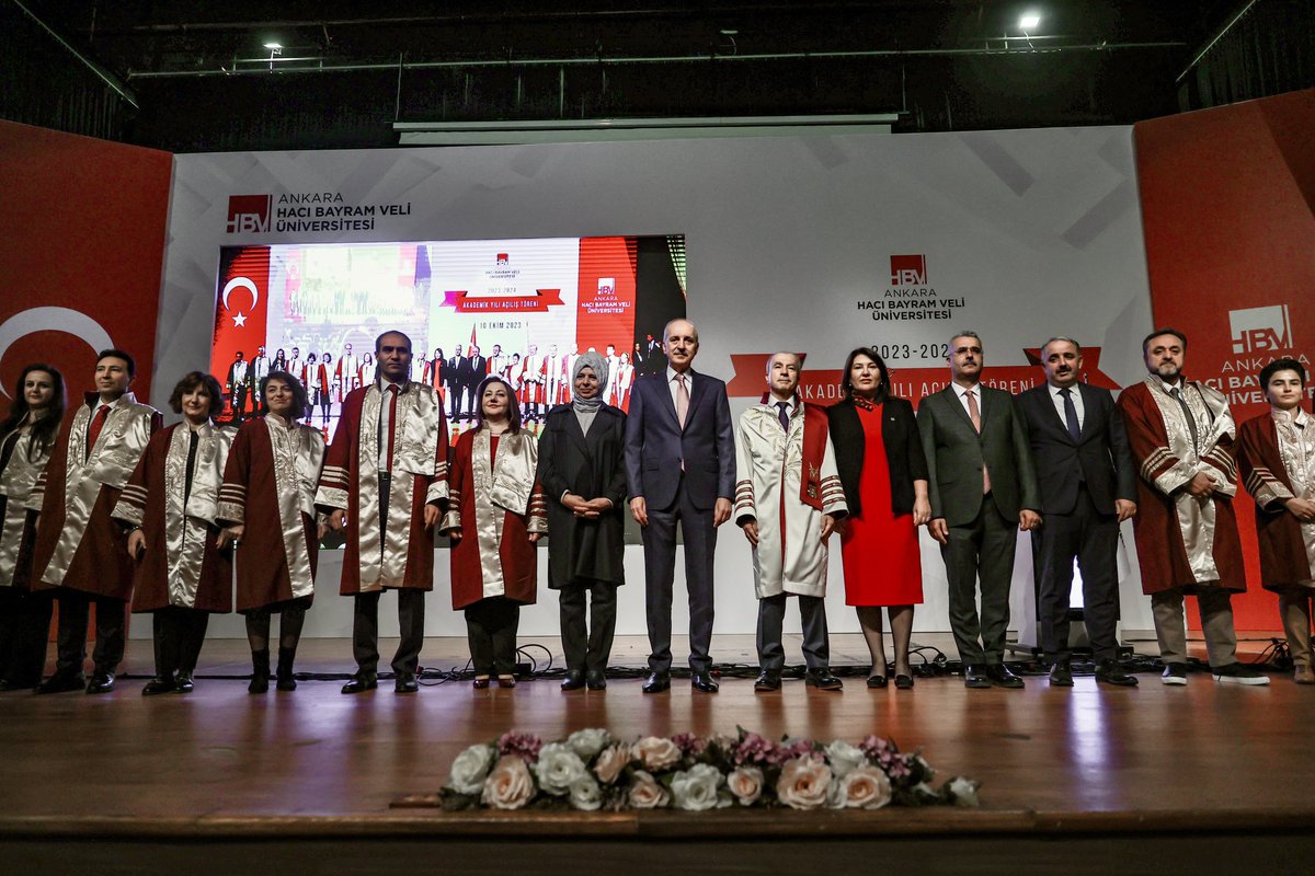 TBMMresmi's tweet photo. Türkiye Büyük Millet Meclisi Başkanımız Numan Kurtulmuş, Ankara Hacı Bayram Veli Üniversitesi 2023-2024 Akademik Yılı Açılış Töreni'nde akademisyenlerle ve öğrencilerle bir araya gelerek "Türkiye'yi Yarınlara Taşımak" başlıklı Açış Dersi’ni gerçekleştirdi. https://t.co/Drjom2lSnM