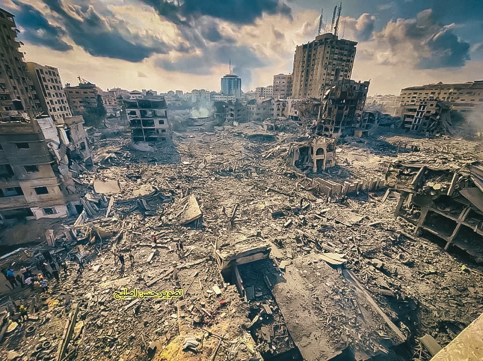 RasHaAlz's tweet photo. ليس مشهداً من فيلم "نهاية العالم "
إنها غزة الوحيدة "وسط العالم" 

Not a scene from "The End of the World."
It is Gaza for the "center of the world" 

#GazaUnderAttack 
#غزة_تحت_القصف 
#غزة_الآن 
#طوفان_الاقصى https://t.co/iMY1bY1q2V
