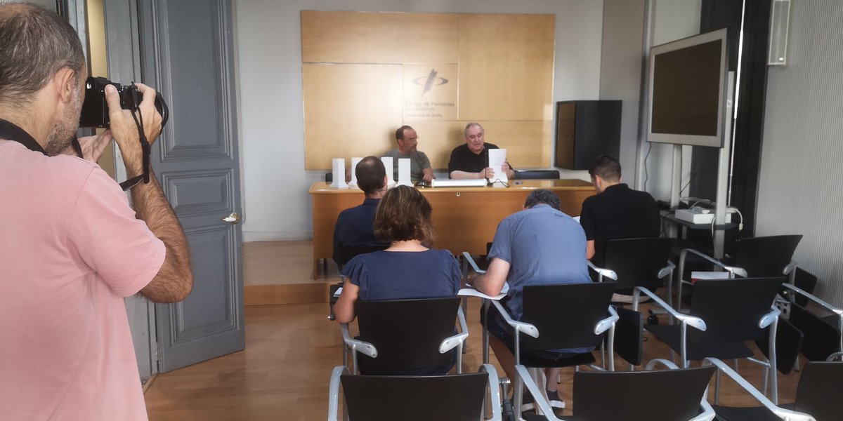 periodistes_cat's tweet photo. La Mosca del Col·legi es lliurarà aquest any a la revista de Cassà de la Selva Llumiguia i al seu director, el periodista Joan Carles Codolà.
#MoscaCole #Mosques2023 #CPCGirona https://t.co/Mqp79OBL95