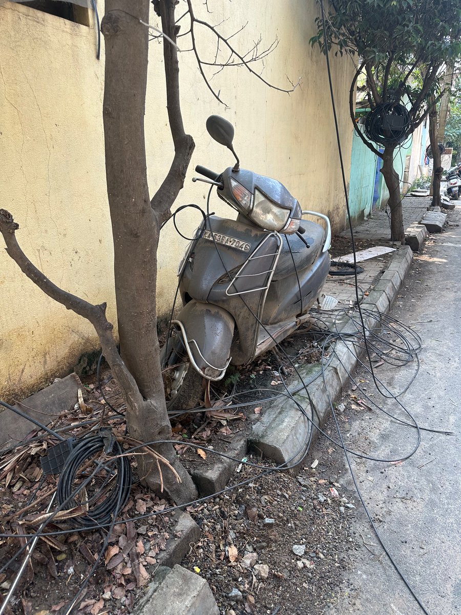 patilandan's tweet photo. @BBMPCOMM @bbmpcommr @BlrCityPolice : please look at the cables put on road. Many accidents are happening coz of this careless behaviour from cable operators. Loc: Norbert Church road, Kasavanahalli, near sarjapur road. 
Pls help : @tv9kannada @SUVARNANEWS24X7 @publictvnews https://t.co/FrrB9WeZvI