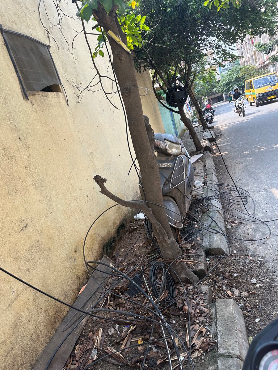 patilandan's tweet photo. @BBMPCOMM @bbmpcommr @BlrCityPolice : please look at the cables put on road. Many accidents are happening coz of this careless behaviour from cable operators. Loc: Norbert Church road, Kasavanahalli, near sarjapur road. 
Pls help : @tv9kannada @SUVARNANEWS24X7 @publictvnews https://t.co/FrrB9WeZvI