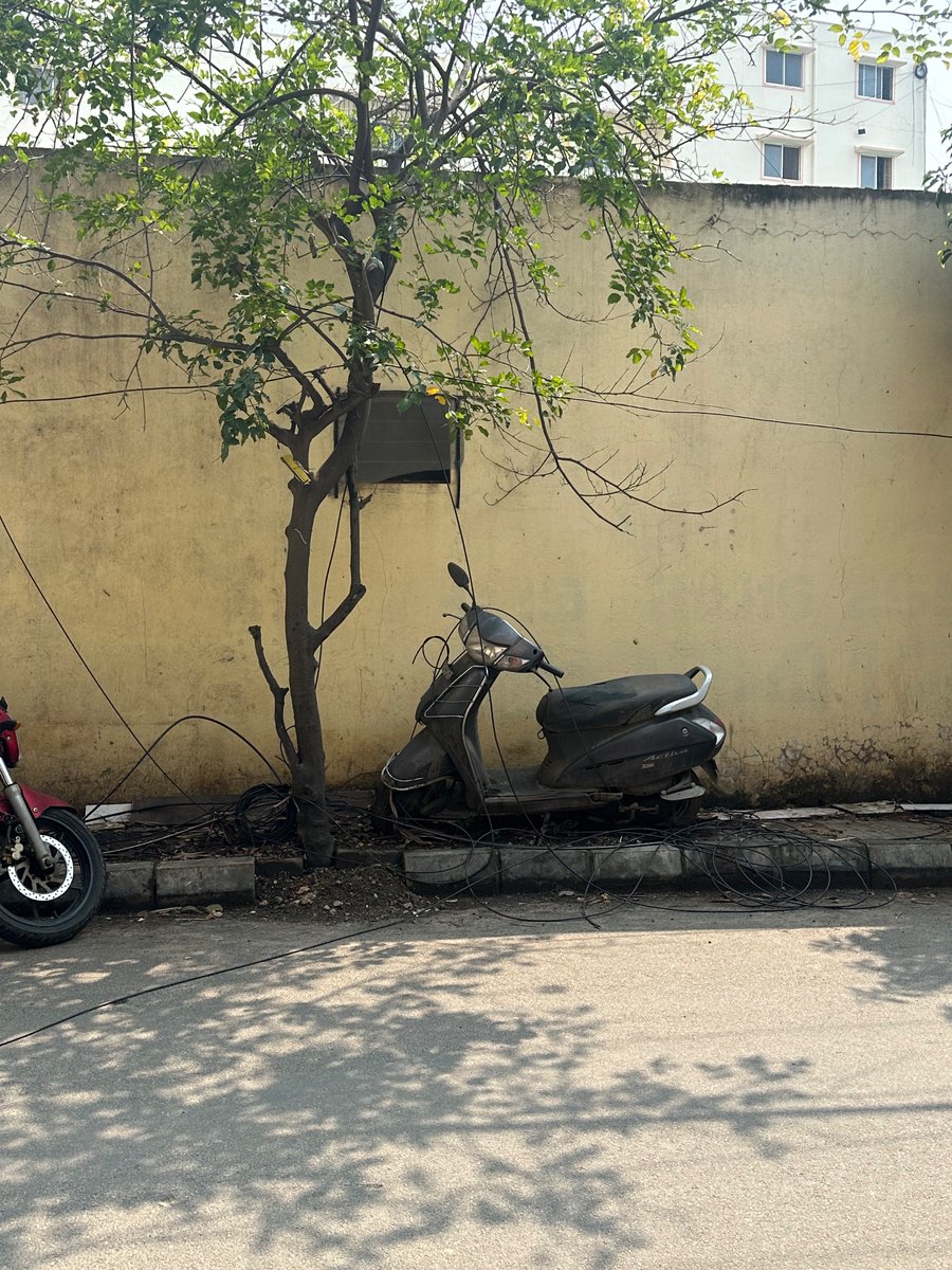 patilandan's tweet photo. @BBMPCOMM @bbmpcommr @BlrCityPolice : please look at the cables put on road. Many accidents are happening coz of this careless behaviour from cable operators. Loc: Norbert Church road, Kasavanahalli, near sarjapur road. 
Pls help : @tv9kannada @SUVARNANEWS24X7 @publictvnews https://t.co/FrrB9WeZvI