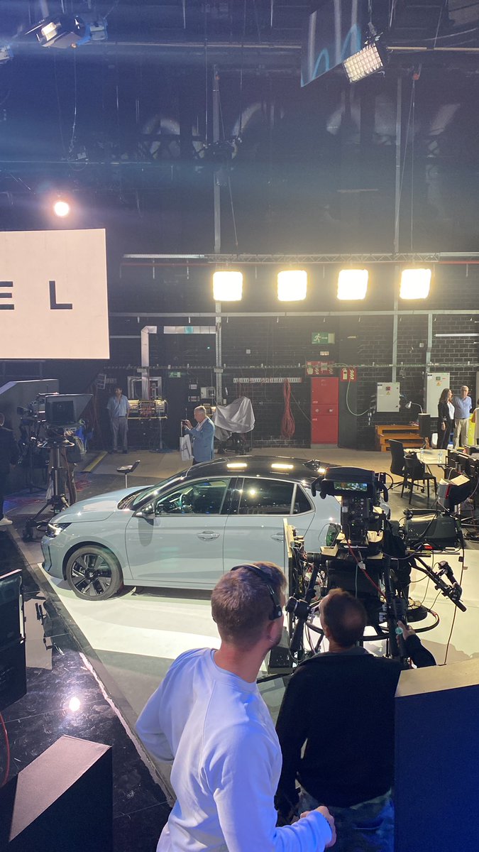 GARCIARAUL1's tweet photo. #YesOfCorsa !! Hoy en @mediaset con @eldesmarque y con nuestra Red de Concesionarios @Opel_Spain  . Renting @leasysofficial ➡️ YesOfCorsa ! https://t.co/TzNqg49TDP