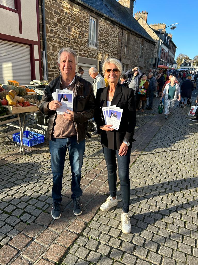 KarineGuguen's tweet photo. On prolonge le Week-end 🌞 sur le terrain ce matin, de bonne heure et de bonne humeur.😃
@HorizonsLeParti Côtes-d'armor au marché de #Paimpol
🔷️ Des échanges encourageants avec bienveillance.
#Horizons2Ans
#Horizons @EPhilippe_LH @AvecEdPhilippe https://t.co/yqd9y6rjLf