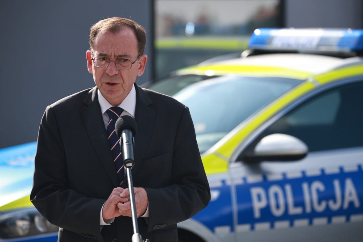 💬 Minister <a href="/Kaminski_M_/">Mariusz Kamiński</a> w #Turobin: Inwestujemy w bezpieczeństwo. Dlatego powstaje nowoczesna szkoła policyjna w Lublinie, dla funkcjonariuszy z oddziału prewencji rozbudowywane są siedziby w Zamościu i Białej Podlaskiej. Budujemy nową siedzibę dla kontrterrorystów i <a href="/CBZCgovPL/">CBZC 🇵🇱</a>