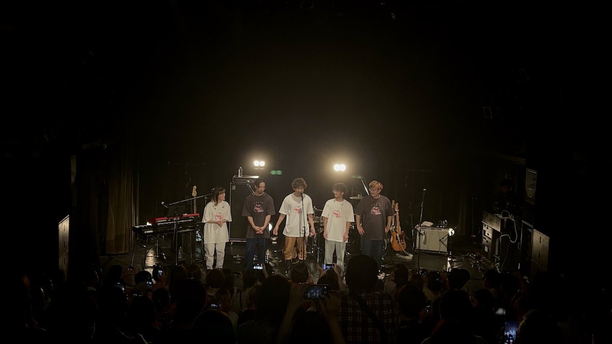 spice_mu's tweet photo. 【ライブレポート】
Asilo「みなさんをもっと大きな舞台に連れていきたいなと思っています」　1stワンマン・渋谷WWW公演をレポート

#Asilo https://t.co/cccGEEr9Jf https://t.co/qrYB0S96vm
