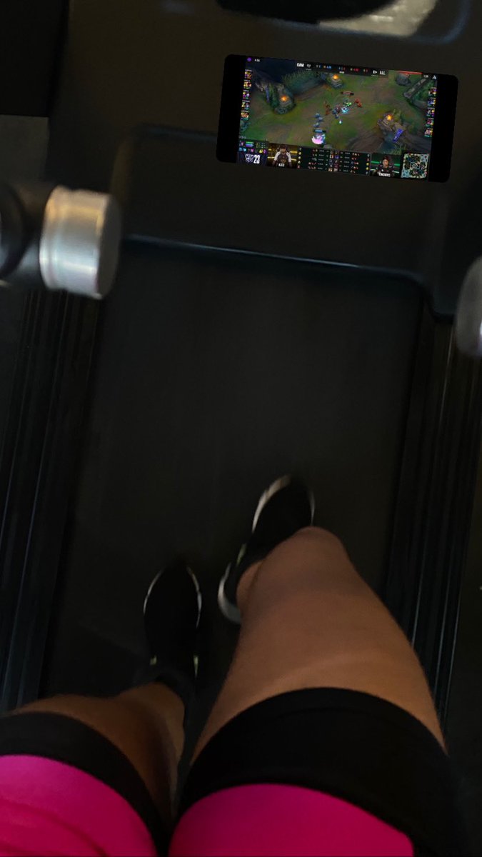 garotAtreus's tweet photo. Fazendo o aeróbio pós treino, e ainda assistindo ao #Worlds2023 #LOUDWIN https://t.co/eKoiRk1oIh