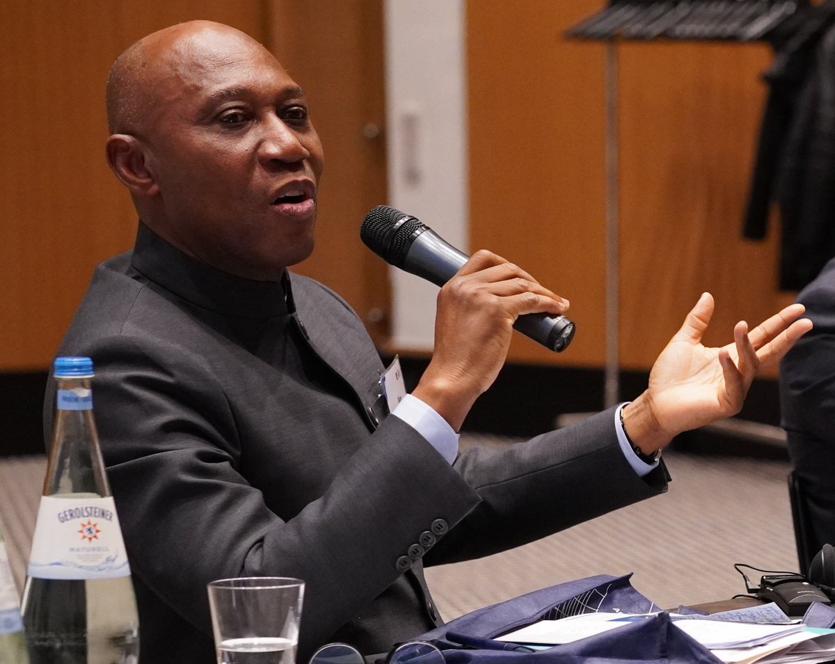 Tribute to the 65th birthday of Obiora Ike:

The priest, theologian and cosmopolitan Obiora Ike has reached the age of 65. A Festschrift reflects his many areas of interest.

The book is available in open access 👉 ordosocialis.de/en/english-tri…

#Ethics #Africa #Theology