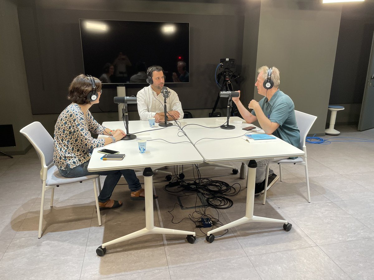EliEstanyol's tweet photo. Esta mañana hemos grabado un pódcast de Parenthesis sobre IA en Comunicación Corporativa con @blogocorp y @marcargemi moderados por @ferranlalueza En breve estará disponible #ia #ai #comunicacióncorporativa #mastercomUOC @UOCinfocom https://t.co/QK8gEV7om7