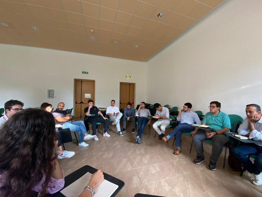 OcchettaF's tweet photo. @connessioniFP ha sostato nel fine settimana per curare la vita spirituale, celebrare l’amicizia, capire verso quale orizzonte camminare e per programmare l’anno. 
Inizieremo con il @CardRavasi nello scenario della Chiesa del Gesù di Roma. 
Molti i nuovi! https://t.co/ZYqLhl6MB1