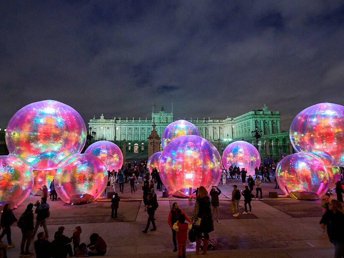 Del 27-29/10 #Madrid vuelve a celebrar <a href="/_LuzMadrid/">LuzMadrid</a> el festival internacional donde el público podrá disfrutar de manera gratuita de más de 20 instalaciones artísticas q vestirán con luz el patrimonio y el paisaje urbano de Madrid
luzmadridfestival.com