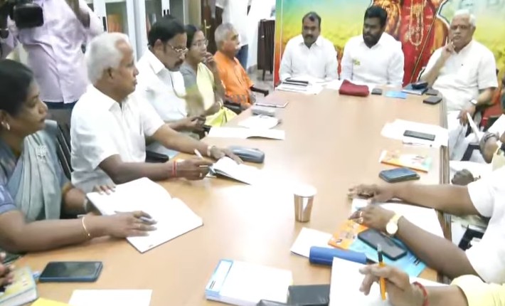VenkaTweetesh's tweet photo. தமிழ்நாடு பாரதிய ஜனதா கட்சி மையக்குழு கூட்டம் - கமலாலயம் 🪷🪷🪷 https://t.co/O2wyd675AA