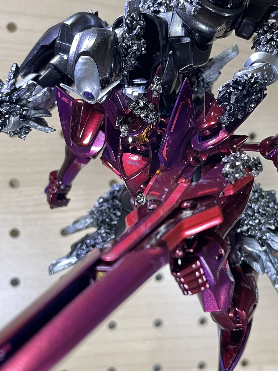 kuchi0905's tweet image. HGブレイヴ（グラハム特攻版）完成しました！

ブレイヴ+トランザムでもう一つ工夫…と言ったらこのシーンしか浮かびませんでした🥹✨

ELSジンクスが化け物っぽくなったけど…乗せればあんま気になりません笑

#ガンプラ 
#ガンプラ好きと繋がりたい
#ガンダム00
#ブレイヴ