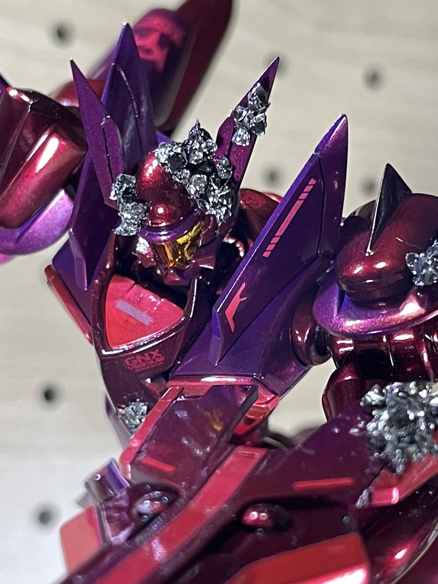 kuchi0905's tweet image. HGブレイヴ（グラハム特攻版）完成しました！

ブレイヴ+トランザムでもう一つ工夫…と言ったらこのシーンしか浮かびませんでした🥹✨

ELSジンクスが化け物っぽくなったけど…乗せればあんま気になりません笑

#ガンプラ 
#ガンプラ好きと繋がりたい
#ガンダム00
#ブレイヴ