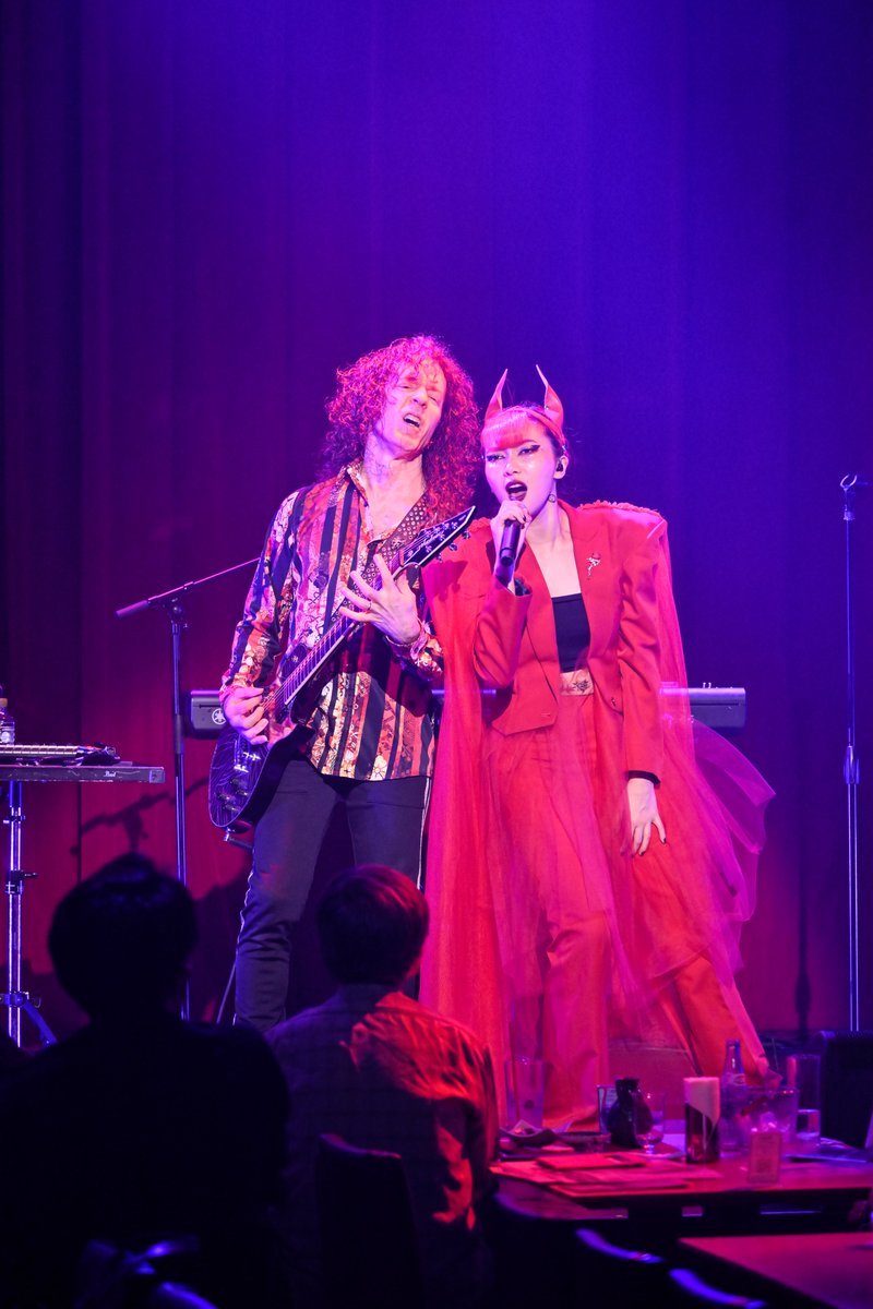 【Live Photo】先週開催された『Isyana Sarasvati』のライブフォトが到着📸。今年5月にリリースしたアルバム『ISYANA』を彷彿させる迫力あるロック・ステージ🌹ご来場いただいたファンの方とも交流を行なうなど、チャーミングな一面を見せてくれた、スペシャルな一夜となりました。