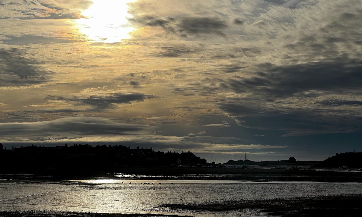 TomCadwallender's tweet image. ‘Fire’ morning at the Aln Estuary, Northumberland. #mypatch (The Crazy World of Arthur Brown).