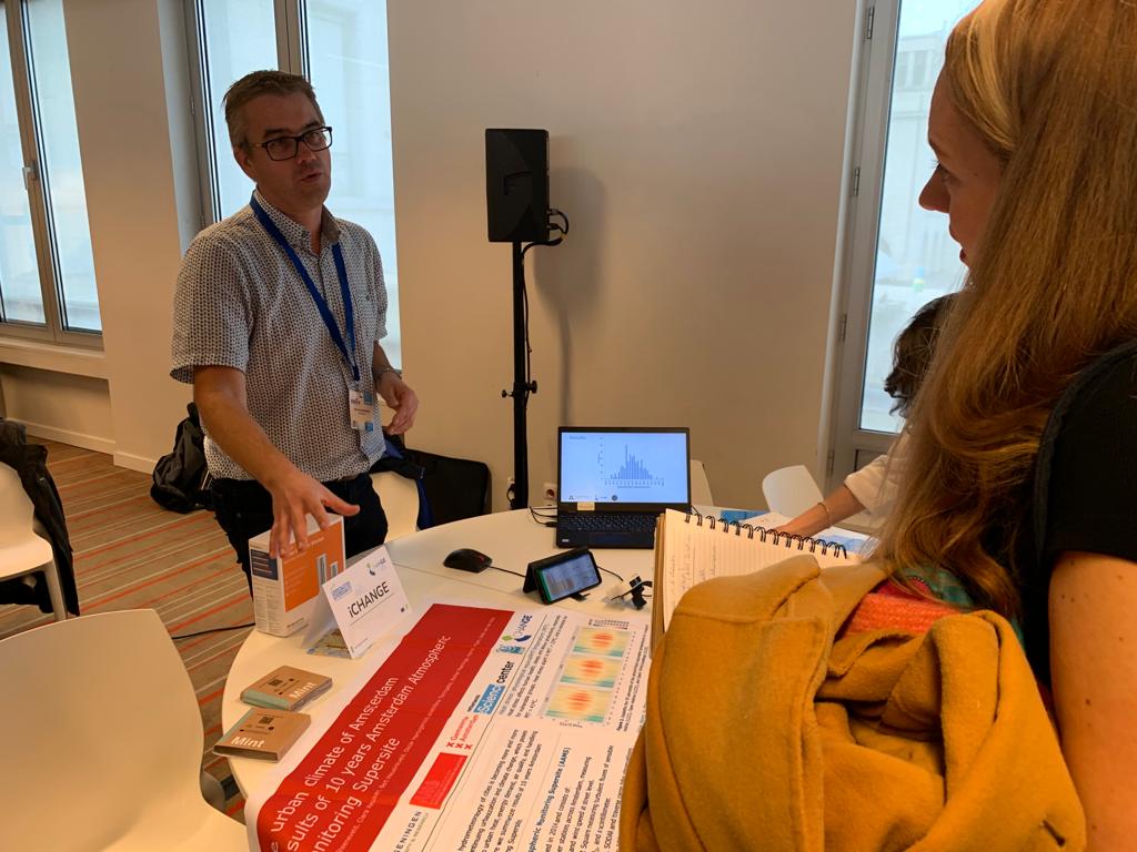 Great table about <a href="/ICHANGE_EU/">I-CHANGE</a> <a href="/AmsterdamNL/">Gemeente Amsterdam</a> #LivingLab. I showed #citizenscience of indoor #heat measurements (<a href="/kajoservices/">KAJO</a> &amp; Esther Peerlings, @mmevanesch), <a href="/MeteoTracker/">MeteoTracker - portable weather station</a> &amp; Smart #Citizen Kit #sensors, and explained how  <a href="/AMS_institute/">AMS Institute</a> connects #science &amp; society #EURegionsWeek