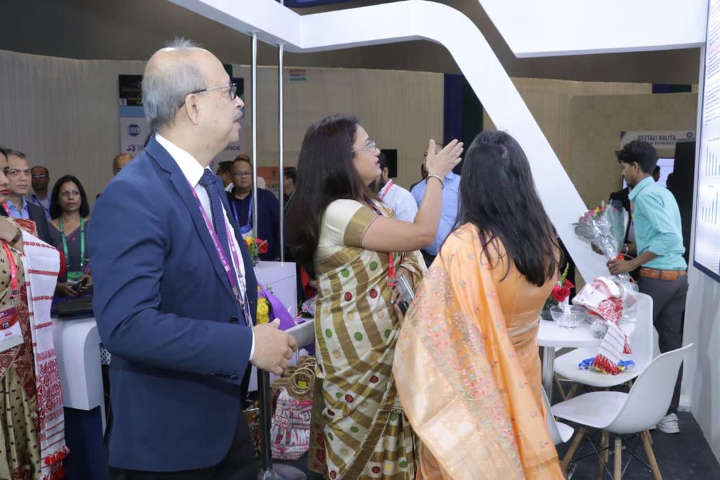 NRL_MoPNG's tweet photo. NRL is honoured to welcome Smt. Sujata Sharma IAS, Joint Secretary (Marketing & Oil Refinery), Ministry of Petroleum & Natural Gas, to the NRL Stall at the 26th Energy Technology Meet.
#26thETM #TechnologyMeet #G20 #30Trillionby2047 https://t.co/mjQIQ3mYl6