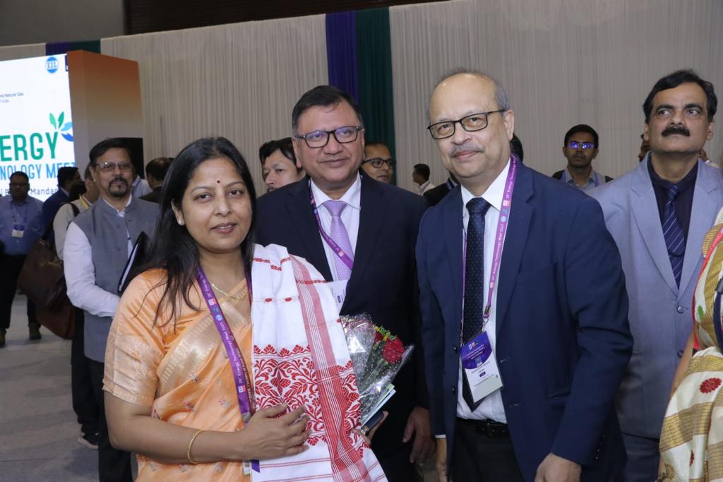 NRL_MoPNG's tweet photo. NRL is honoured to welcome Smt. Sujata Sharma IAS, Joint Secretary (Marketing & Oil Refinery), Ministry of Petroleum & Natural Gas, to the NRL Stall at the 26th Energy Technology Meet.
#26thETM #TechnologyMeet #G20 #30Trillionby2047 https://t.co/mjQIQ3mYl6