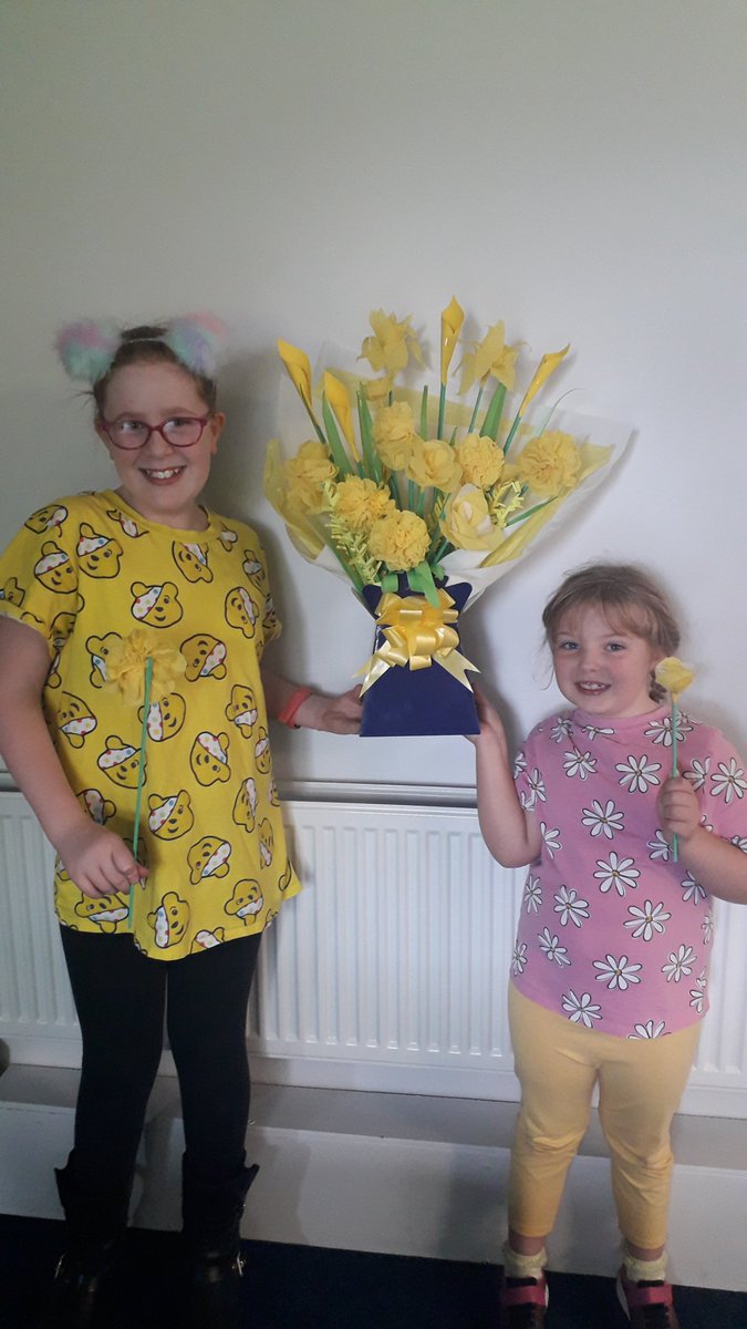 Some of the children at Churchfield CE Primary Academy have made this wonderful bouquet of paper flowers in our Nurture Room to celebrate #HelloYellow and #WorldMentalHealthDay 
It's been great to see all the children and staff dressed in yellow too.