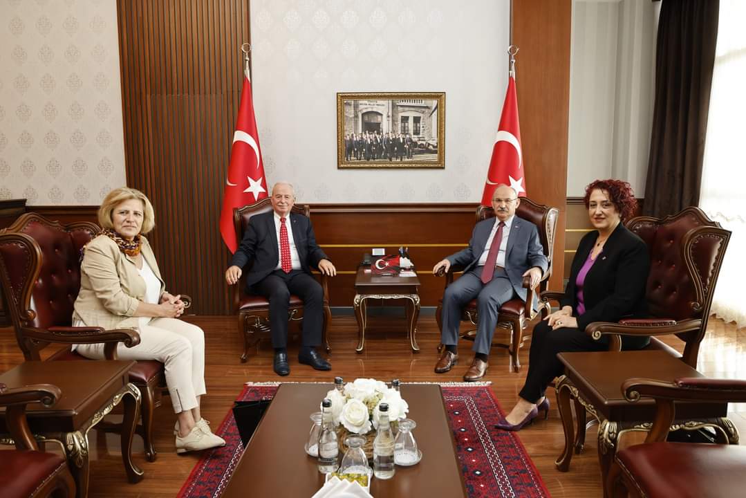 İlimize yeni atanan Valimiz Sn. Yaşar KARADENİZ'i ziyaret ederek hoşgeldin dedik ve hayırlı, uğurlu olsun dileklerinde bulunduk.