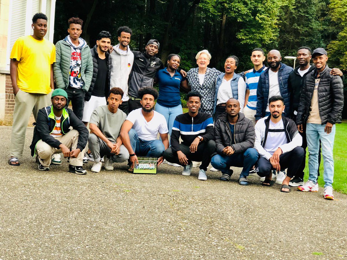 peper47's tweet photo. 25 mei gestart met 3 jongens op t AZC-Wageningen met voetballen!  Nu zijn er 30 jongens lid van vvWageningen en trainen wekelijks en spelen als team5 in de competitie #voetbalverbind #respect #diversiteit #samenkomjeverder https://t.co/ovXPpedz0x