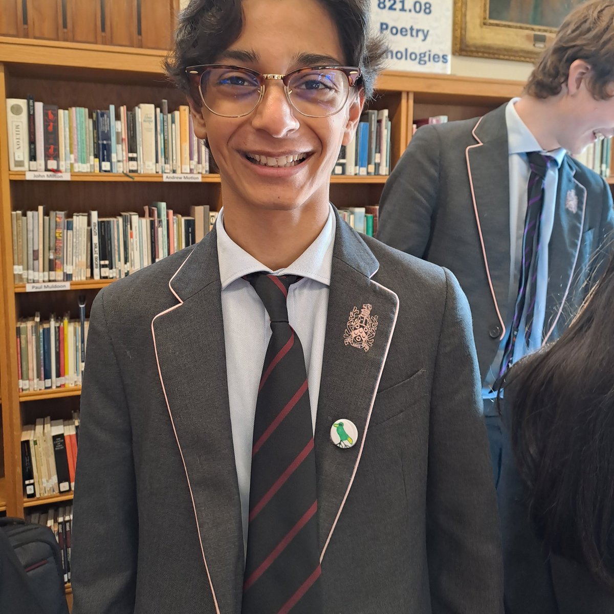 CharterhouseLib's tweet photo. Great fun making badges at break time today! #WorldMentalHealthDay https://t.co/zWaWe8pFCX