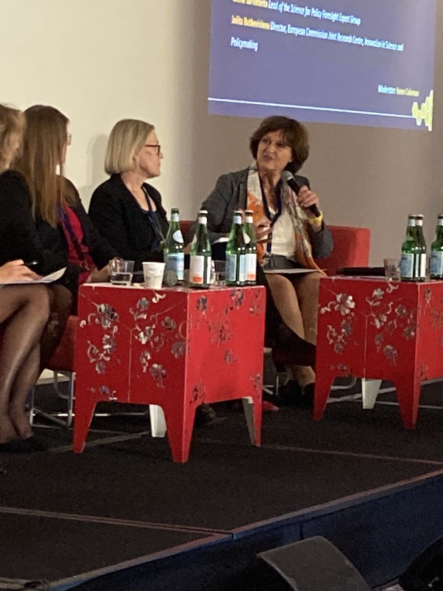 @jolitaEU highlights how the speed of change is a challenge, e.g. the effect if #AI on #ScienceAdvice. We need to set up institutions that support training of staff both in policymaking and research communities.