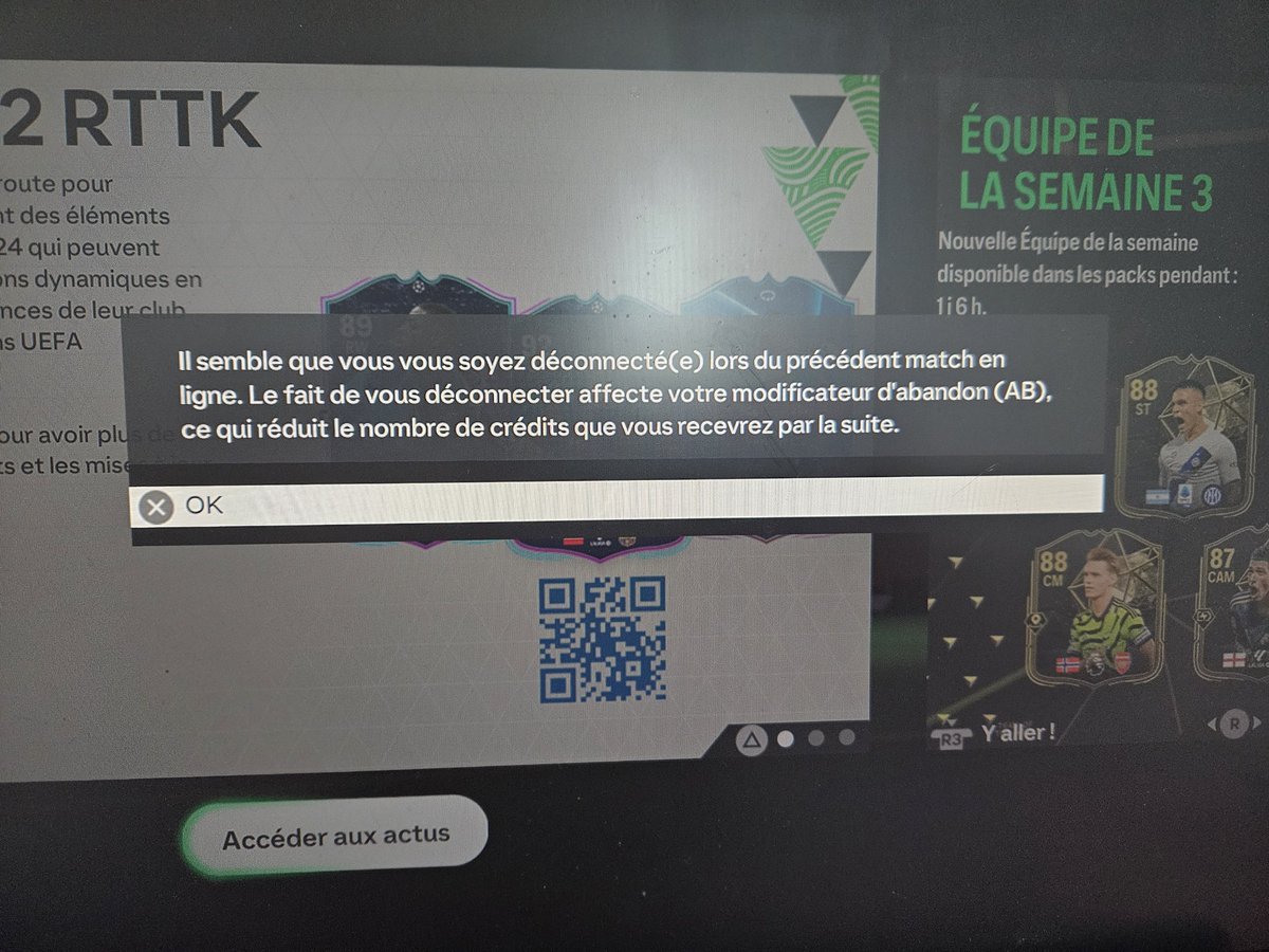 Nico14Arsenal's tweet photo. @EASPORTSFC @EAHelp so I'm winning 7-1. The person leaves. My game is stuck looking at replays over and over again. No other choice than closing the game and I'm the one leaving???? Are you serious? https://t.co/XkFT6tLvYL
